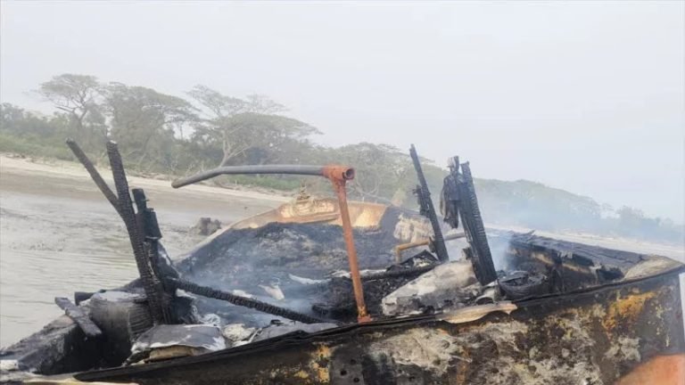 পটুয়াখালীতে মাছ ধরার ট্রলারে  বিস্ফোরণ, দুই জেলে দগ্ধ