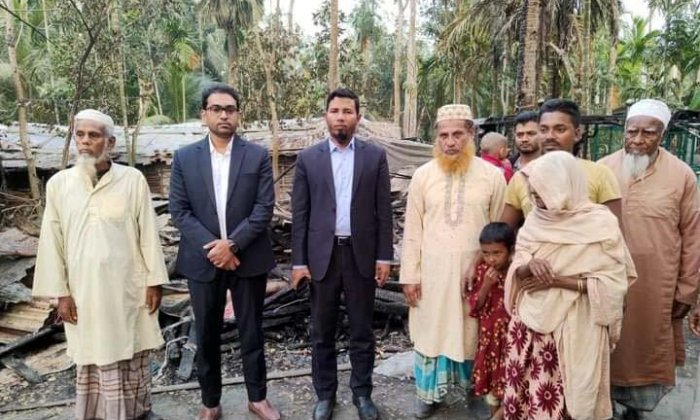 পিরোজপুরে অগ্নিকান্ডে ক্ষতিগ্রস্থ পরিবারকে সহায়তা প্রদান