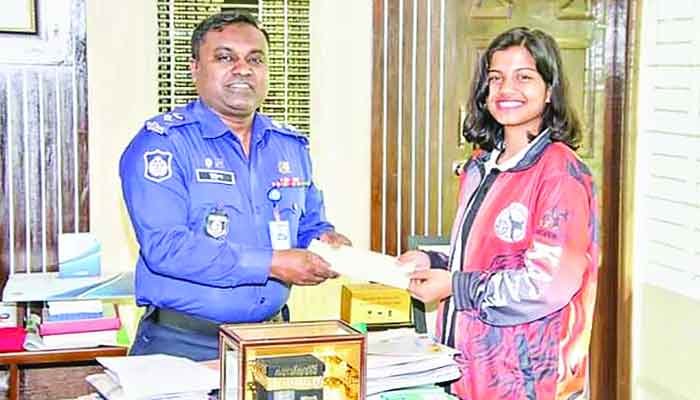 ঝালকাঠি : অলিম্পিকে স্বর্ণজয়ী মিথিলাকে সংবর্ধনা