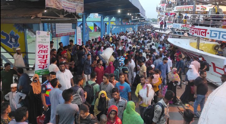 সড়কে মৃত্যুঝুঁকি এড়াতে আবারও লঞ্চমুখী বরিশালের যাত্রীরা
