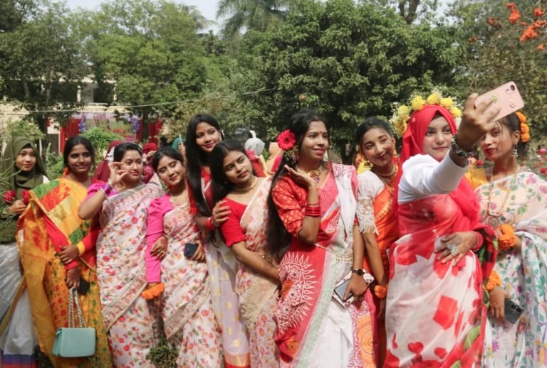 বরিশালে ভ্যালেন্টাইন ডে