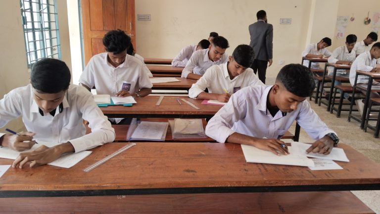 বরিশালে ৮৮ হাজার ৫৮৬ জন শিক্ষার্থী পরিক্ষা দিচ্ছেন