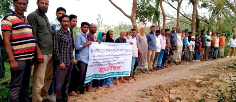 দুমকির আঙ্গারিয়ায়  সড়কে চরম দূর্ভোগ