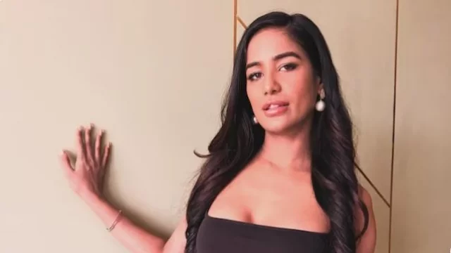 ক্যান্সারের কাছে হার মানলেন ‘এডাল্ট স্টার’ পুনম পান্ডে