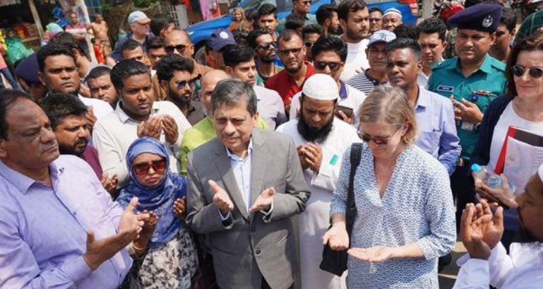 বরিশালে সড়ক ও ড্রেন নির্মাণ কাজের উদ্বোধন করলেন মেয়র খোকন