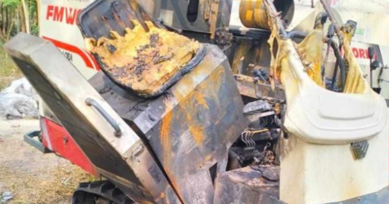 গভীর রাতে ধান কাটার মেশিনে আগুন দিল দুর্বৃত্তরা