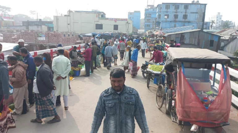 বরগুনার গুরুত্বপূর্ণ ব্রিজে  জনদুর্ভোগ বাড়ছে