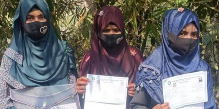 ভেলায় পরীক্ষা দিতে না পারায় ৩ ছাত্রীর মামলা