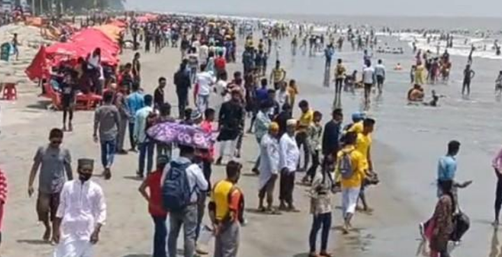 কুয়াকাটায়  পর্যটকদের ভীর