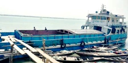 মেঘনায় সরকারি চালবাহী কার্গোতে ডাকাতি
