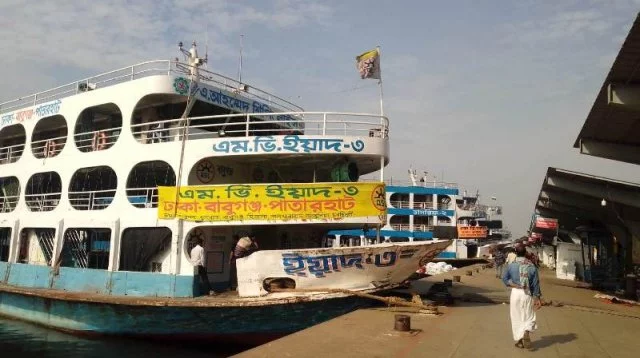 যাত্রী নেই, কমছে লঞ্চ