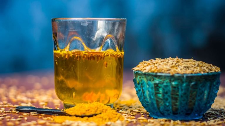 জিরা ভেজানো পানি পান করলে ত্বকের যে ৫ উপকার হয়
