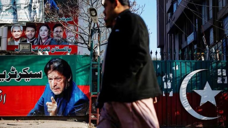 আনুষ্ঠানিকভাবে যে দলে যোগ দিলেন পিটিআই-সমর্থিত স্বতন্ত্ররা