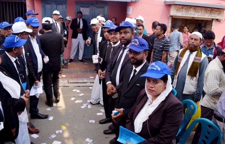 বরিশাল আইনজীবী সমিতির নির্বাচন শান্তিপূর্ণ অনুষ্ঠিত হচ্ছে