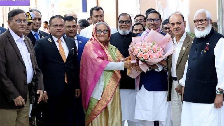 দেশে ফিরেছেন প্রধানমন্ত্রী