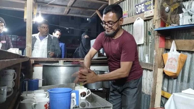 বরিশালে মন্টু ভাইয়ের অনন্য স্বাদের চা