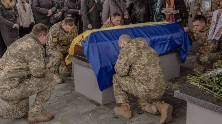 রাশিয়ার আক্রমণে আরেক এলাকা ছেড়েছে ইউক্রেন