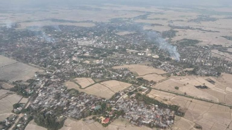 কাওলিন শহরে বাড়িঘরে আগুন দিচ্ছে জান্তা বাহিনী, রাখাইনে নিহত ৮০ সৈন্য