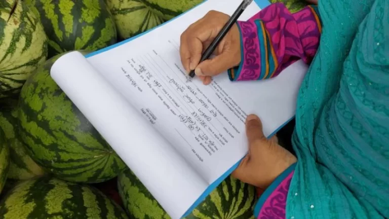 কেজিতে তরমুজ বেচায় চার ব্যবসায়ীকে জরিমানা