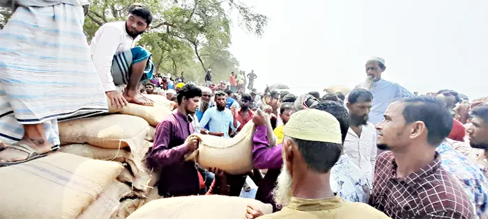 রাঙ্গাবালীতে ভিজিএফ’র চাল বিতরণে অনিয়ম