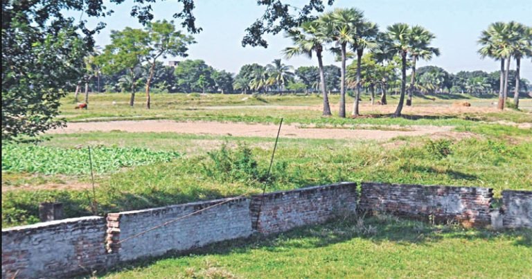 দলিল লেখক সাব-রেজিস্টার দ্বন্দে বিপাকে জমি ক্রেতা বিক্রেতারা