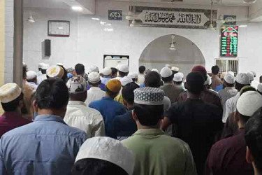 রমজানের প্রথম তারাবিতে মুসল্লিদের ঢল