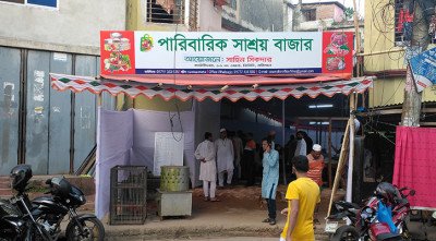 বরিশালে জনপ্রতিনিধির উদ্যোগে পারিবারিক সাশ্রয় বাজার চালু