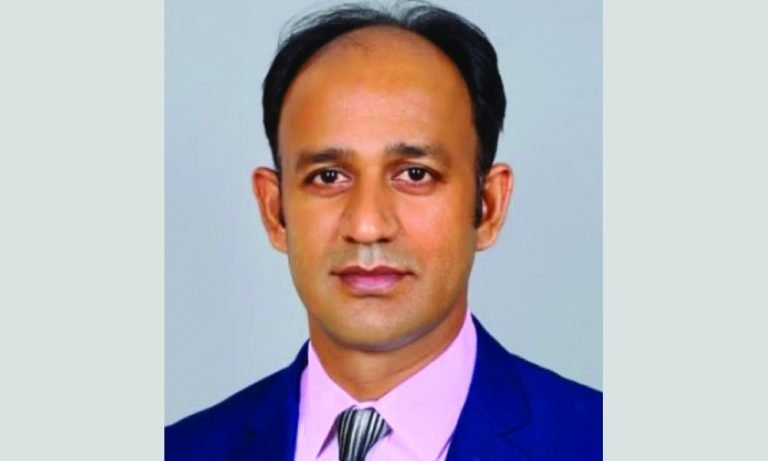 যুক্তরাষ্ট্রের গ্রিনকার্ড ফিরিয়ে দেওয়ার ঘোষণা দিলেন ব্যারিস্টার সুমন