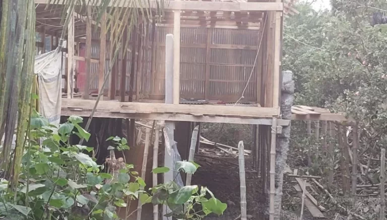 কুয়াকাটায় খাল দখল করে স্থাপনা নির্মাণ, ব্যবস্থা নিচ্ছে না প্রশাসন