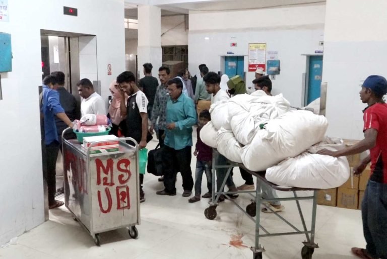 শেবাচিমে ১১ লিফটের ৯টিই অচল