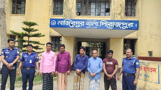 নাজিরপুরে সীমানা পিলার সহ আটক ৫