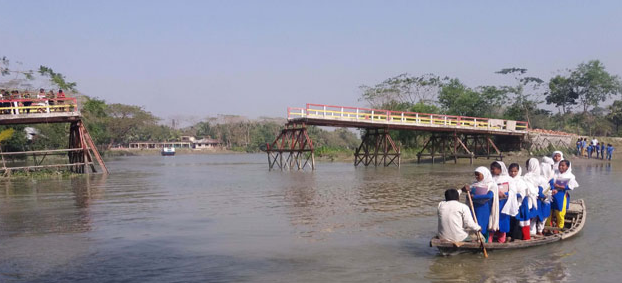 দশমিনায় ধসে পড়া সেতু সংস্কারের উদ্যোগ নেই