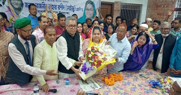 পটুয়াখালীতে জাতীয় সংসদের নবনির্বাচিত সাংসদ নাজনীন নাহারকে ফুলেল সংবর্ধনা