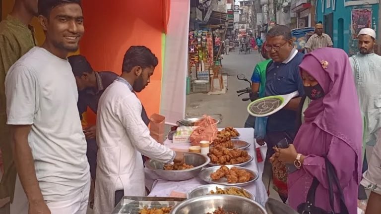 বরিশালে ১ টাকায় মিলছে ইফতার সামগ্রী