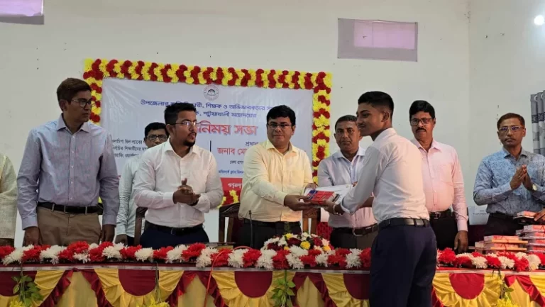 গলাচিপায় শিক্ষাবৃত্তি পেলেন ৫০ মেধাবী শিক্ষার্থী  