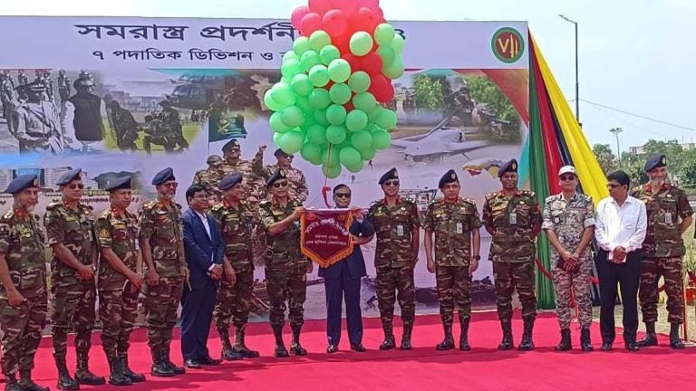 শেখ হাসিনা সেনানিবাসে সমরাস্ত্র প্রদর্শনী