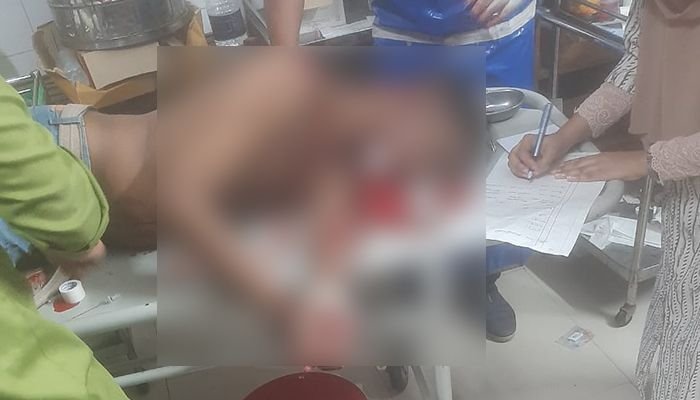 বরিশালে সিনিয়র-জুনিয়র দ্বন্দ্বে কলেজ ছাত্রকে কুপিয়ে জখম