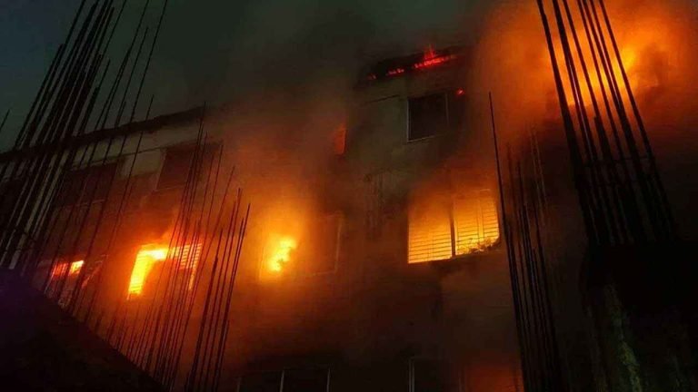 ৮ ঘন্টা পর ডেমরার আগুন নিয়ন্ত্রণে