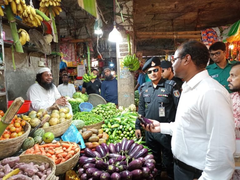 রমজানে বাজার মনিটরিং: ৪টি প্রতিষ্ঠানকে ৮ হাজার টাকা অর্থদণ্ড