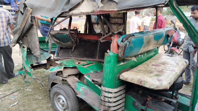 ছারছীনা মাহফিলগামী থ্রি-হুইলার দুর্ঘটনায় গৌরনদীর ব্যবসায়ী নিহত
