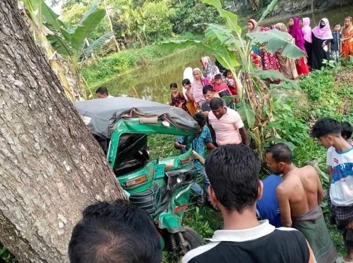 বরিশালে সড়ক দুর্ঘটনায় সিএনজি চালক নিহত, আহত ৫