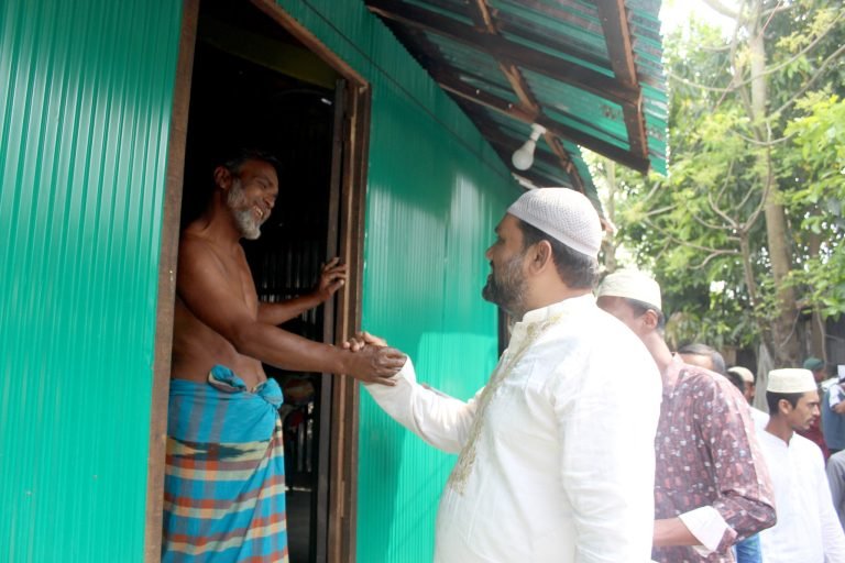 বরিশালে সাংবাদিক বনাম যুবলীগ, কে হাসবেন শেষ হাসি