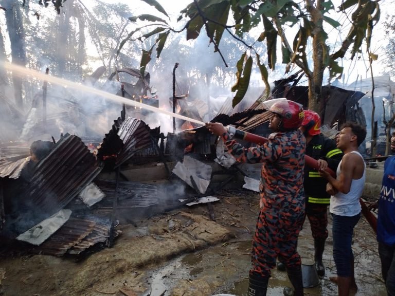বরিশালের অগ্নিকান্ডে পাঁচটি বসতঘর ভষ্মিভূত