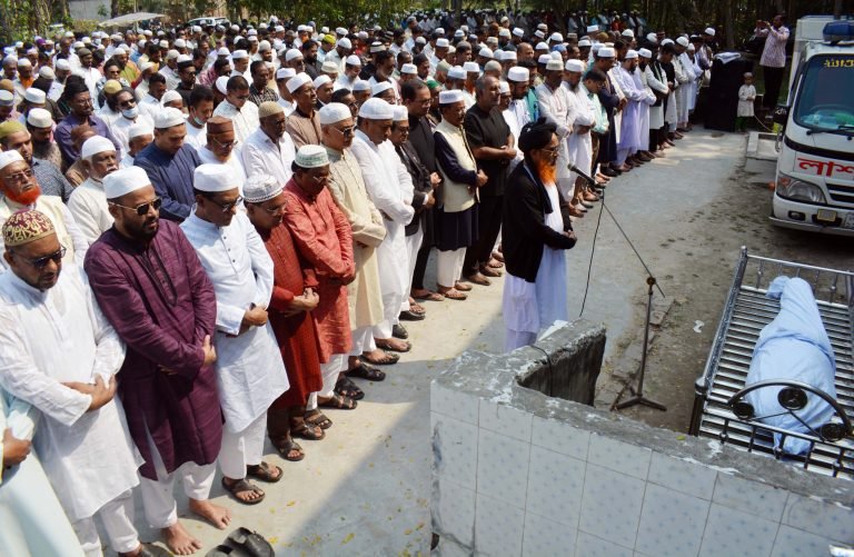 বরিশাল প্রেসক্লাব সভাপতি কাজী বাবুলের দাফন সম্পূর্ন