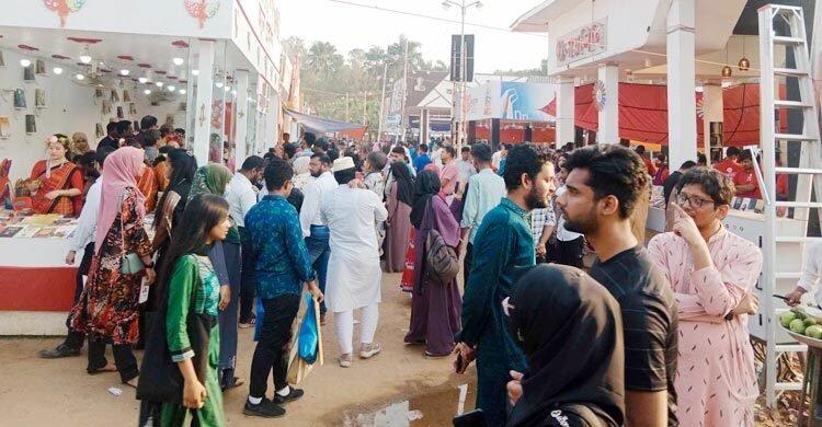 বিদায়ের সুর, শেষবেলায় প্রাণবন্ত বইমেলা