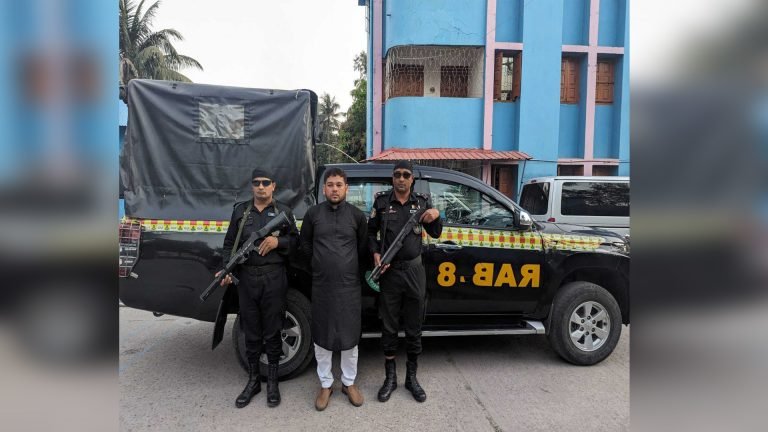 র‍্যাবের হাতে ধরা ভুয়া ডিজিএফআই কর্মকর্তা