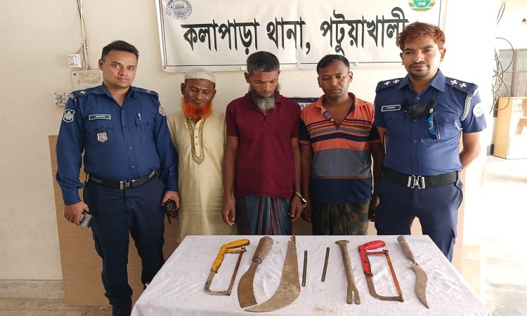 পটুয়াখালীতে দেশীয় অস্ত্রসহ তিন ডাকাত গ্রেপ্তার