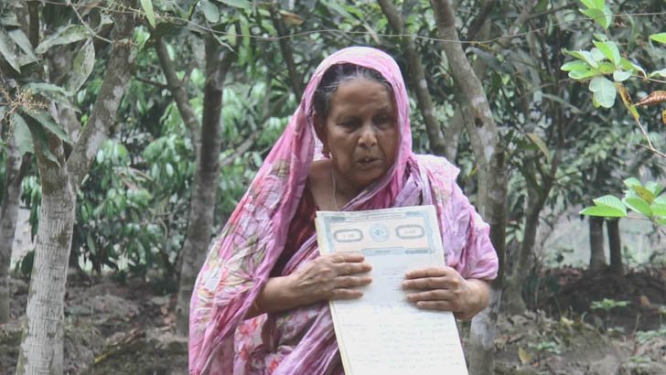 সম্পত্তি লিখে নিয়ে মাকে পিটিয়ে ঘরছাড়া করল ১০ সন্তান