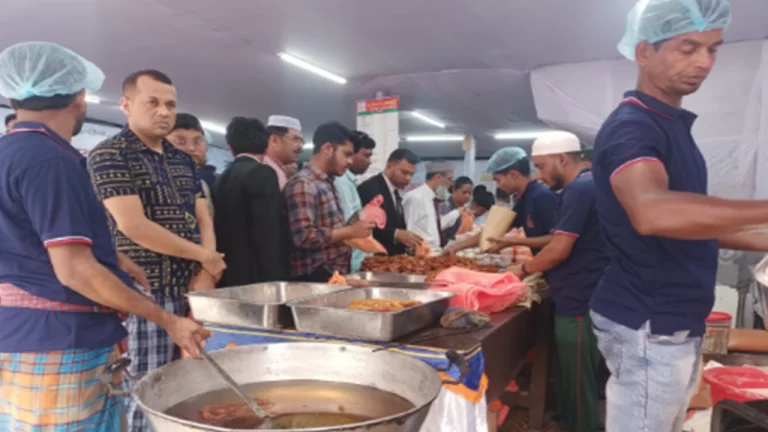 প্রথম দিনেই জমজমাট বরিশালের ইফতার বাজার