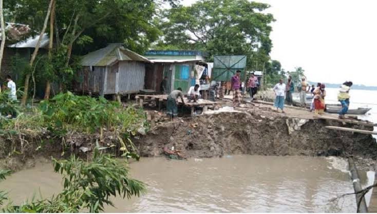 বাউফলে তেঁতুলিয়া নদীতে বিলীন হচ্ছে ঘরবাড়ি